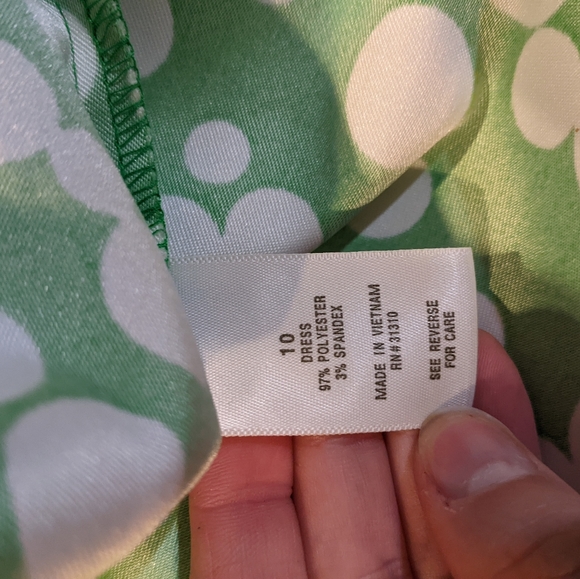 Green dress with white polkadots - Picture 5 of 10